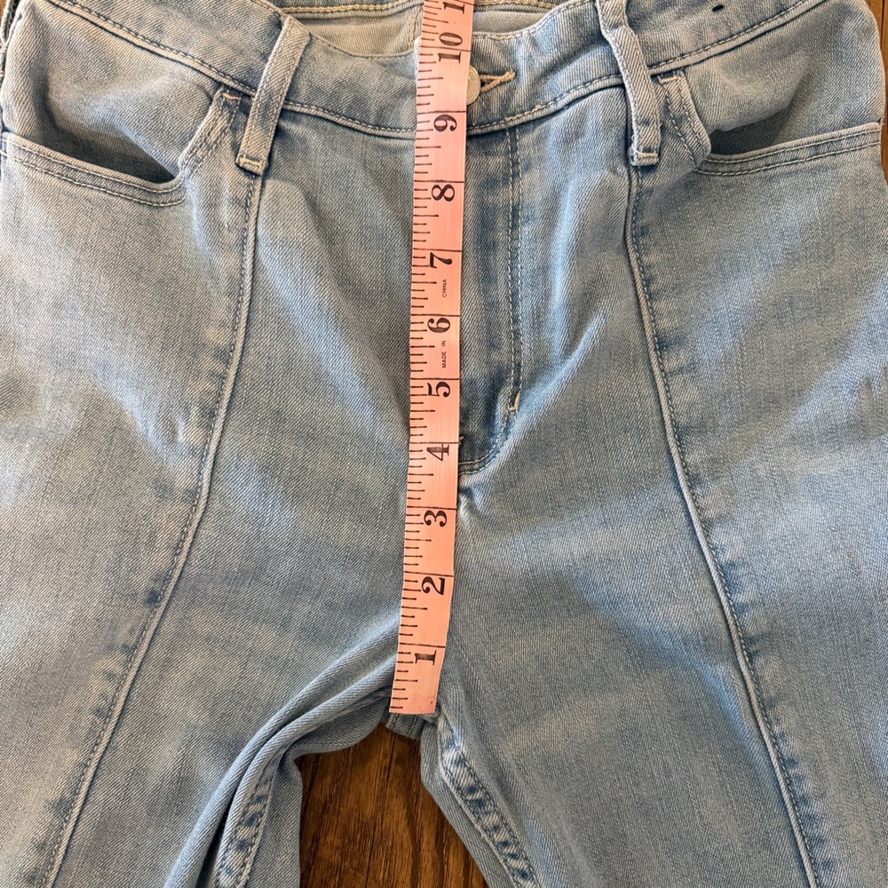 Hollister Women’s High‎ Rise Flare Jeans Size 28/7R - Picture 4 of 7
